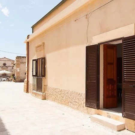 Un Affaccio Sul Borgo Apartment *