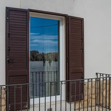 Un Affaccio Sul Borgo *