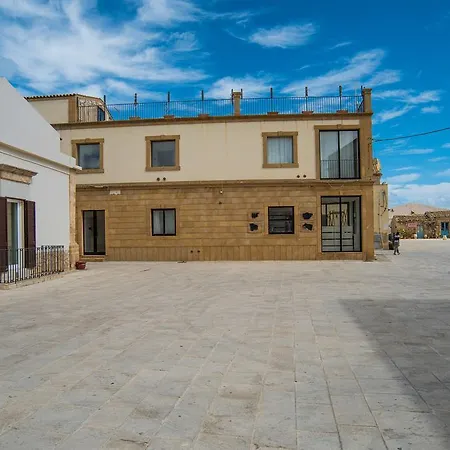 Un Affaccio Sul Borgo Marzamemi