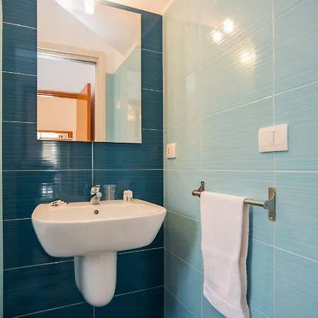 Un Affaccio Sul Borgo Apartment *